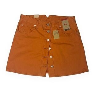 LEVI’S COLORED DENIM SKIRT